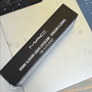 MAC Grand Illusion Liquid Lipcolour
